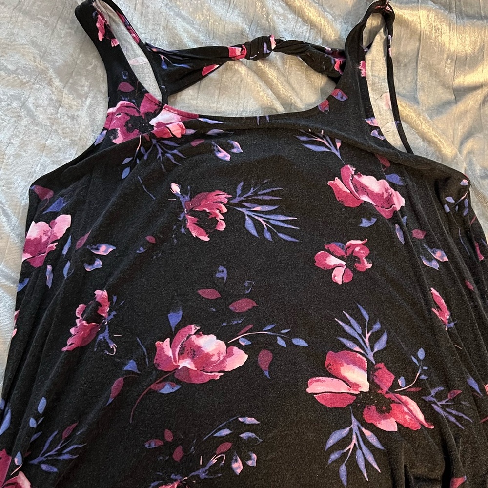 Torrid size 1 flower high low tank.